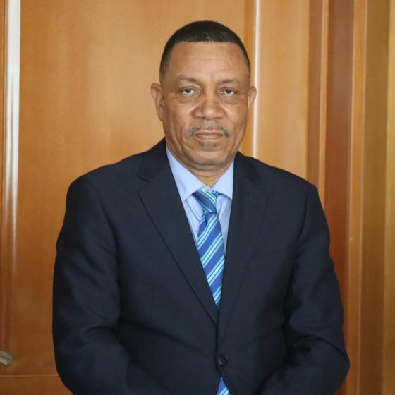 Provedora de Justiça Confere Posse ao Delegado do Serviço Provincial de Cabinda e Outorga Certificados de Estágio